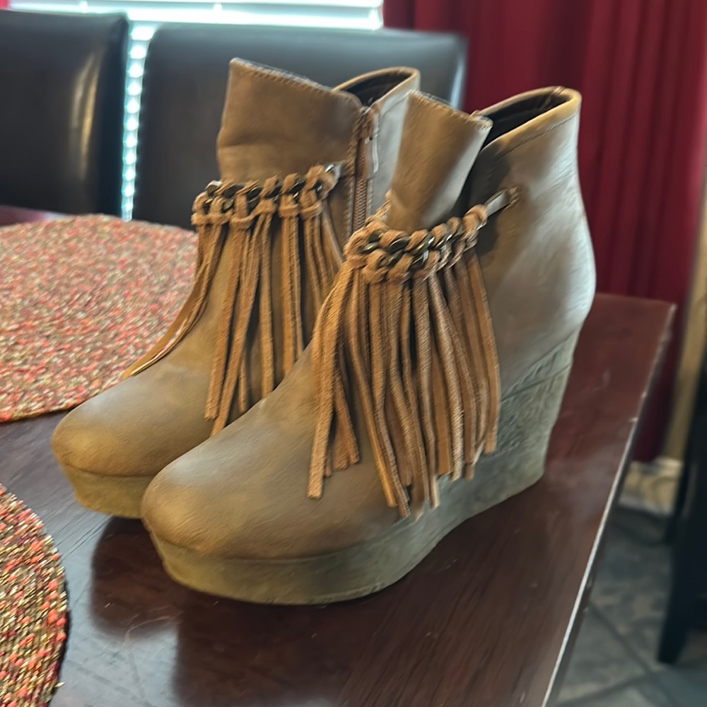 Sbicca Vintage collection leather brown wedge heel fringed bootie 7.5